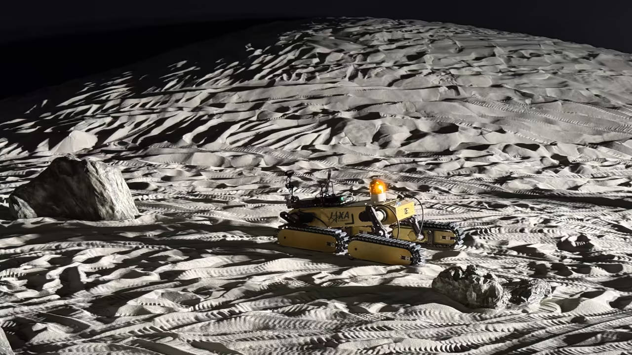 Shared Naked-Eye 3D Interface for Operating Space Rovers